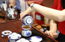 广东英德:科技味飘香助传统红茶再出海 广东英德:科技味飘香助传统红茶再出海