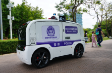 南山公安携手新石器,5G无人驾驶警务车率先亮相深圳 南山公安携手新石器,5G无人驾驶警务车率先亮相深圳