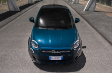 菲亚特的新款Electric 500 Hatchback首次亮相特别的“ La Prima”版