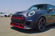 Mini JCW Works GP在本田思域Type R中发现了激烈的竞争
