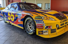 印第安纳州经销商正在出售迈克尔·沃尔特普（Michael Waltrip）驾驶的NASCAR丰田凯美瑞