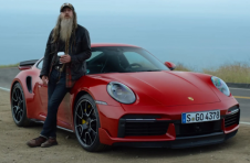 Magnus Walker将他的保时捷930 Turbo与2021 911 Turbo S进行了比较