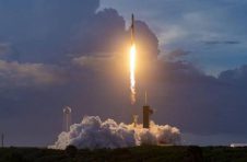 SpaceX取消今天“星链”卫星发射 马斯克：出于谨慎考虑
