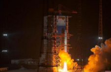 回收技术突破 中国火箭首次”系统级”重复使用精密电子设备