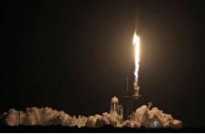 SpaceX”龙”飞船发射升空，拜登特朗普先后表示祝贺