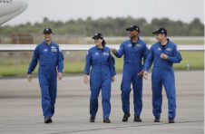 4名宇航员抵达发射场 SpaceX第2次载人发射周末升空