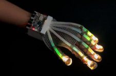 康奈尔研发可伸缩传感器：给虚拟现实体验触觉互动
