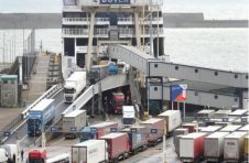 牛津教授质疑：变异病毒”传播性提高70%”依据不足