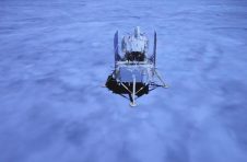 嫦娥五号成功落月，将工作两天，钻2米取土
