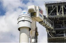 神舟十三号载人飞船返回舱在京开舱