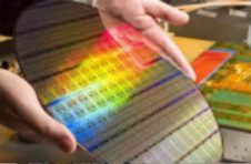 广州国显柔性屏：“黑科技”助力广州打造“世界显示之都”