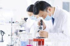 广州疾控发布抗疫科技产品 一扇隔离门实现“无接触”核酸采样