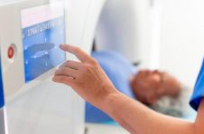 宸展光电：为CT机增加触控屏操作，提高精准，安抚病患